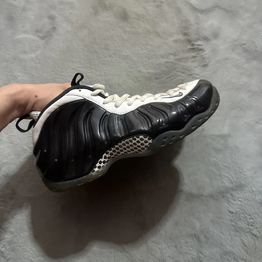 42码 Nike 黑白喷 95新带原盒 鞋底磨损小 鞋面新 气垫中古篮球鞋