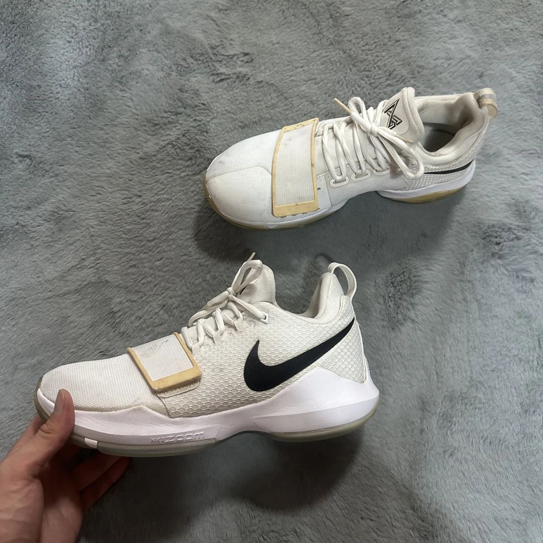 42码 Nike pg1贝多芬 90新 鞋底磨损小 鞋面新 气垫好 中古篮球鞋