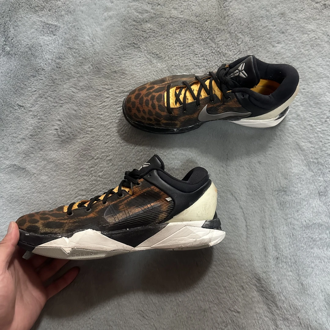 44码 Nike zk7豹纹 80新 鞋底磨损小 鞋面新 气垫好 中古篮球鞋