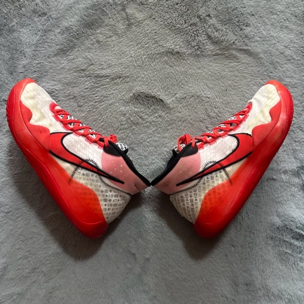 44码 Nike kd12红白 95新 鞋底磨损小 鞋面新 气垫好 中古篮球鞋