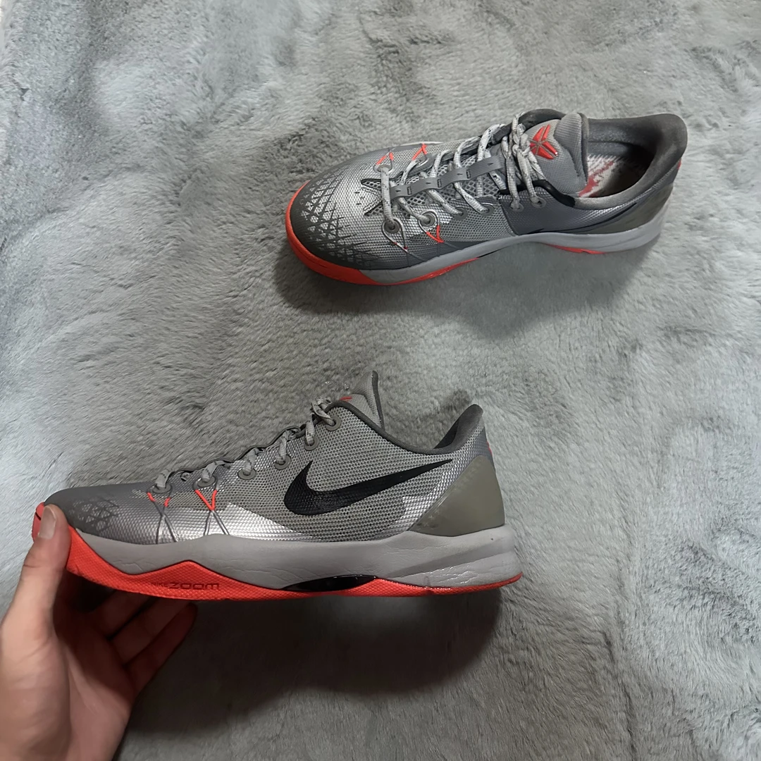 44码 Nike 毒液4银蛇 95新 鞋底磨损小 鞋面新 气垫好 中古篮球鞋