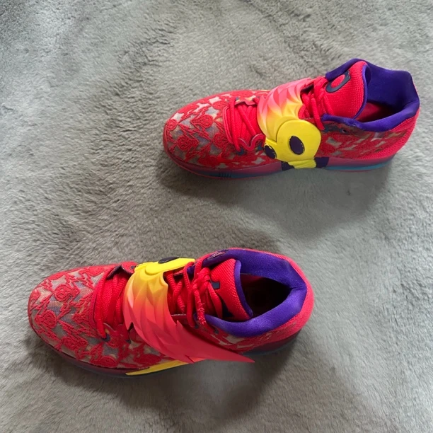 42码 Nike kd14玫瑰红 90新 鞋底磨损小 鞋面新 气垫 中古篮球鞋