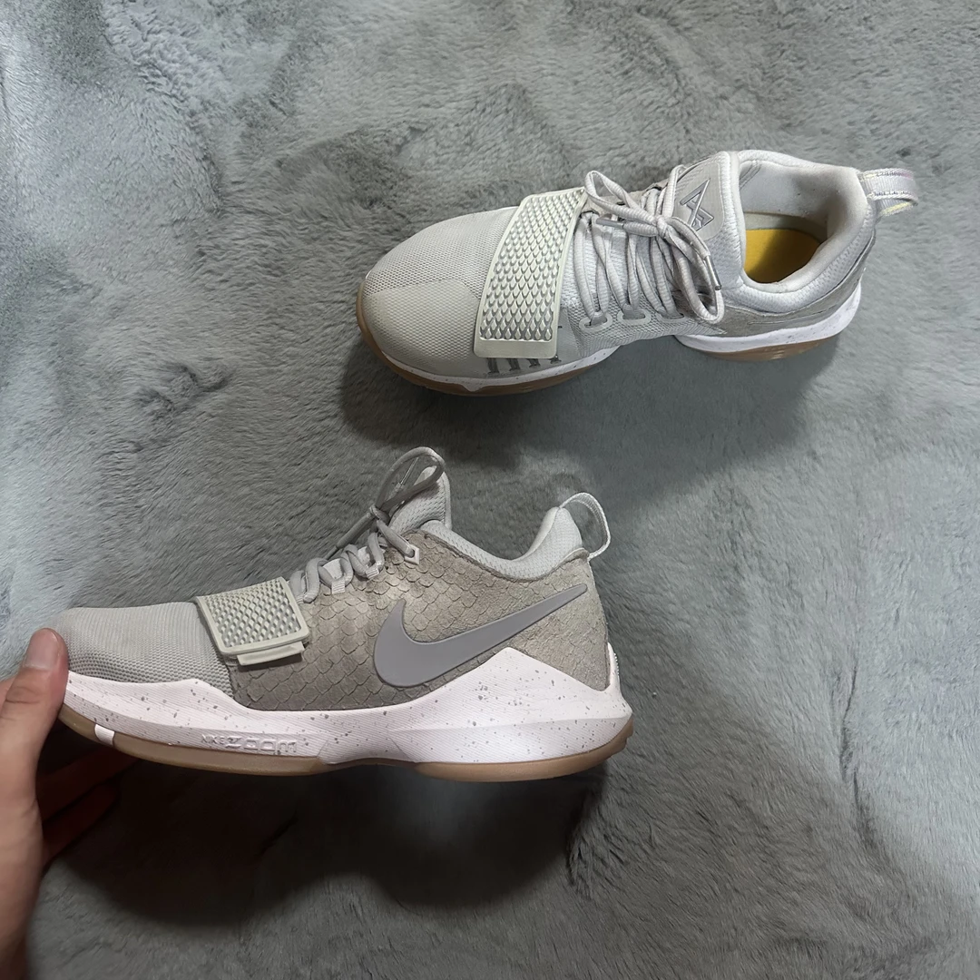 42码 Nike pg1龙鳞 95新 鞋底磨损小 鞋面新 气垫好 中古篮球鞋