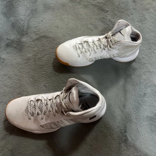 44码 Nike hyperdunk2012白生胶 90新 鞋底磨损小 露娜中古篮球鞋