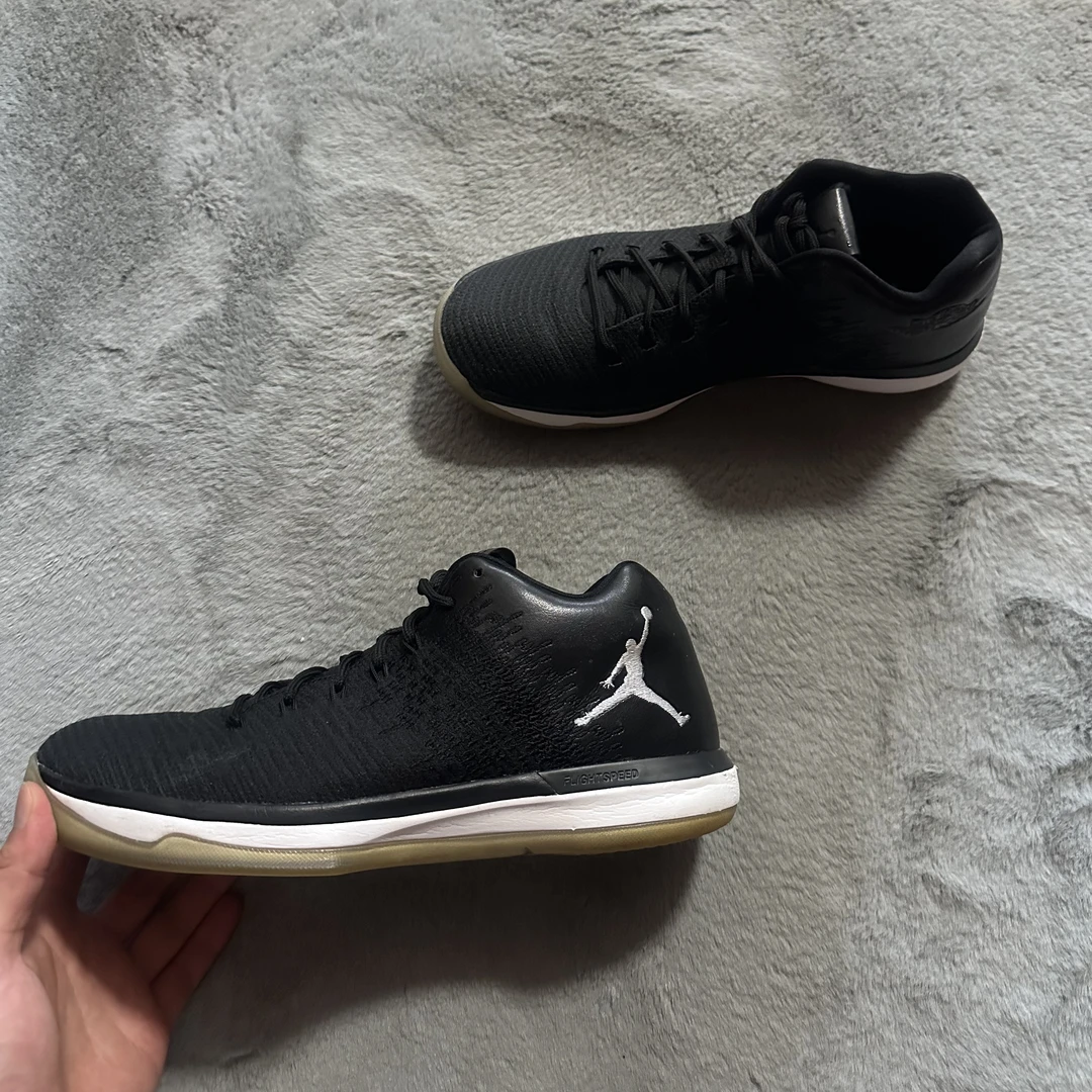 44.5码 aj31low黑白 90新 鞋底磨损小 鞋面新 气垫好 中古篮球鞋