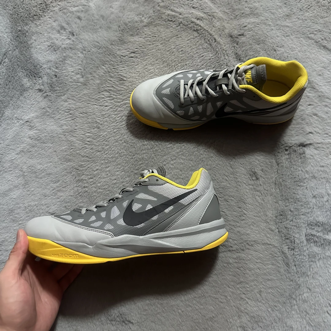 43码 Nike 科比attero灰黄 95新 鞋底磨损小 鞋面新 中古篮球鞋