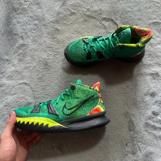 42码 Nike 欧文7气象员 90新 鞋底磨损小 鞋面新 气垫 中古篮球鞋