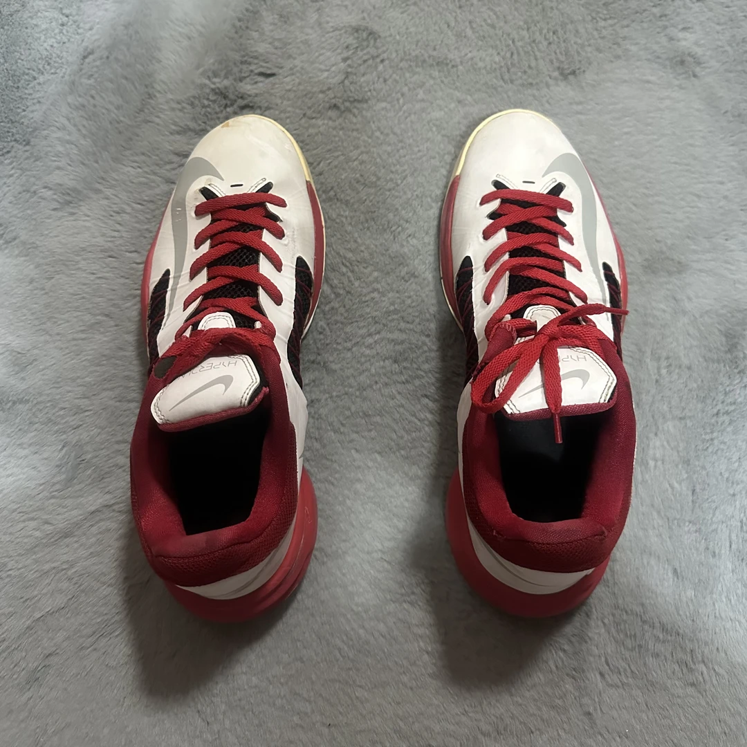 44码 Nike hyperdunk2012low白红 90新 鞋底磨损小 中古篮球鞋