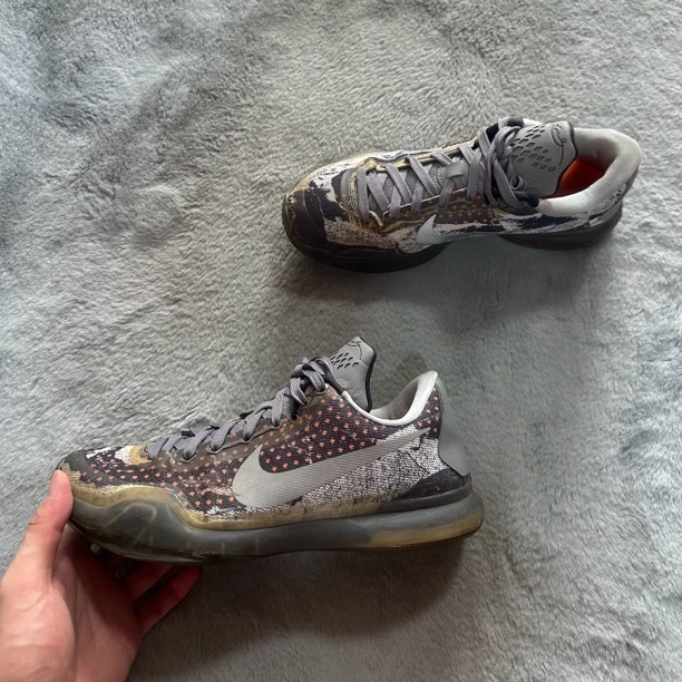 42码 Nike zk10灰鸽子 90新 鞋底磨损小 鞋面新 气垫 中古篮球鞋