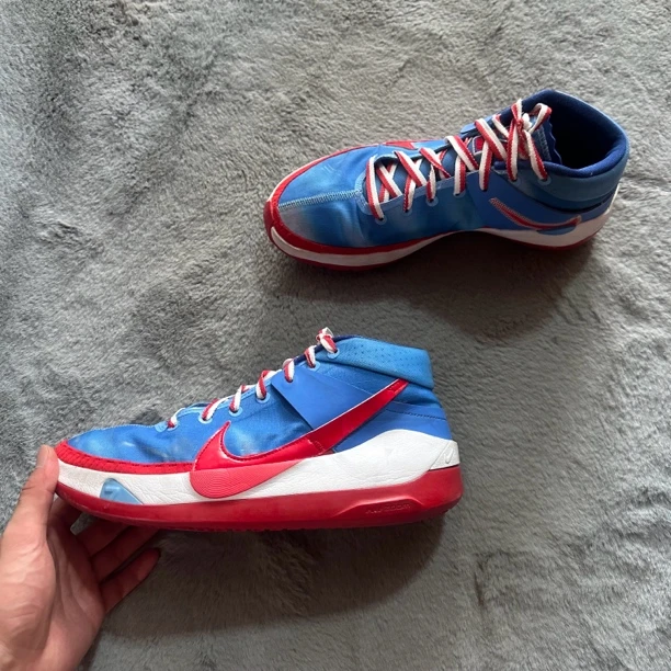 44码 Nike kd13超人 90新 鞋底磨损小 鞋面新 气垫好 中古篮球鞋
