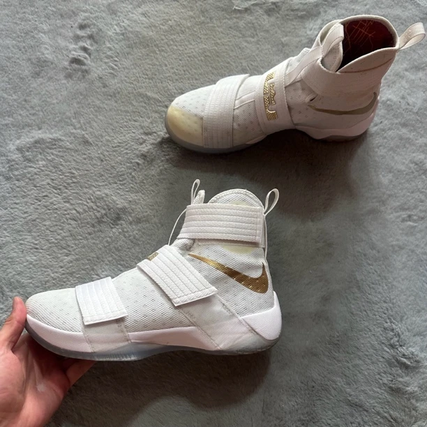 44.5码 Nike 士兵10白金 95新 鞋底磨损小 鞋面新 气垫中古篮球鞋