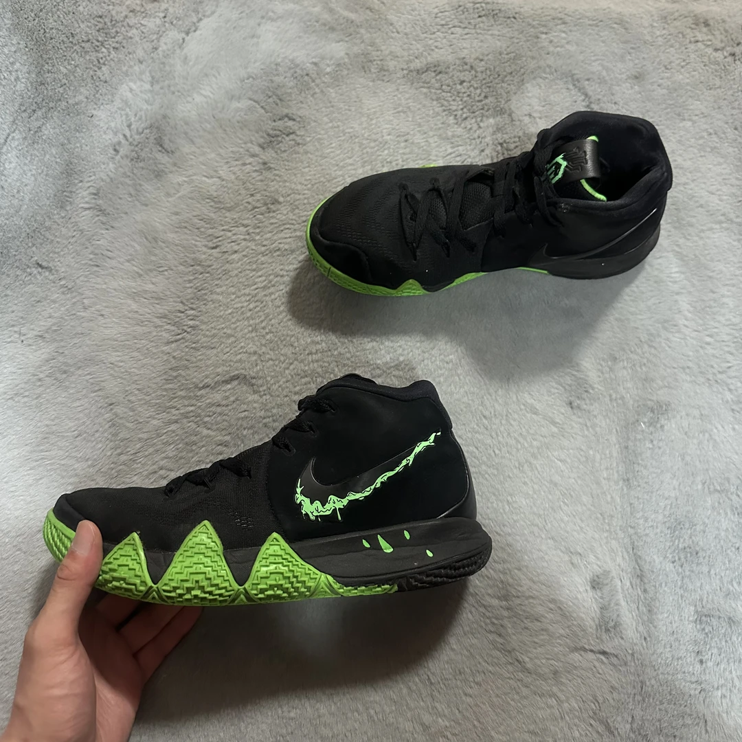 42.5码 Nike 欧文4万圣节 90新 鞋底磨损小 鞋面新 中古篮球鞋