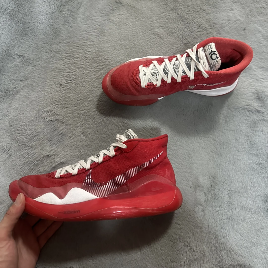 42码 Nike kd12大红 95新 鞋底磨损小 鞋面新 气垫好 中古篮球鞋