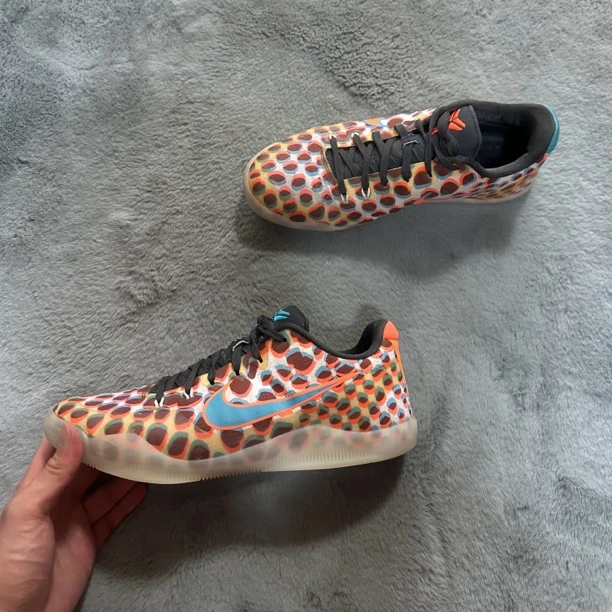 43码 Nike zk11鸳鸯 95新 鞋底磨损小 鞋面新 露娜 中古篮球鞋