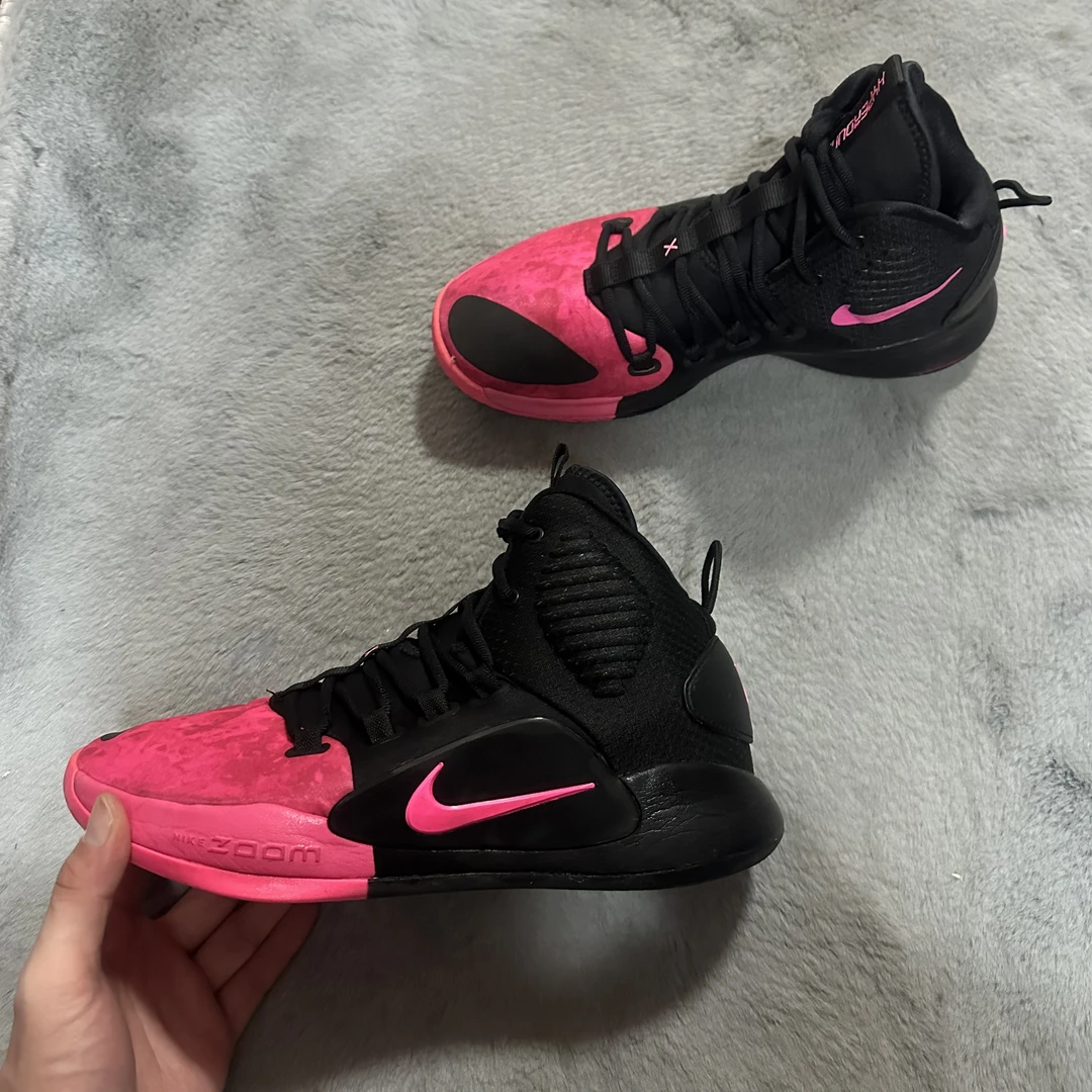 42码 Nike hyperdunk2018乳腺癌 90新 鞋底磨损小 中古篮球鞋
