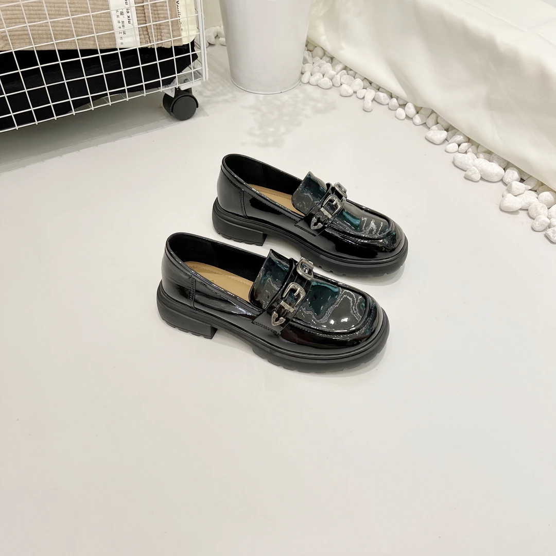 悦薇高品质女鞋厚底增高乐福鞋漆皮软底一脚蹬英伦风圆头小皮鞋女