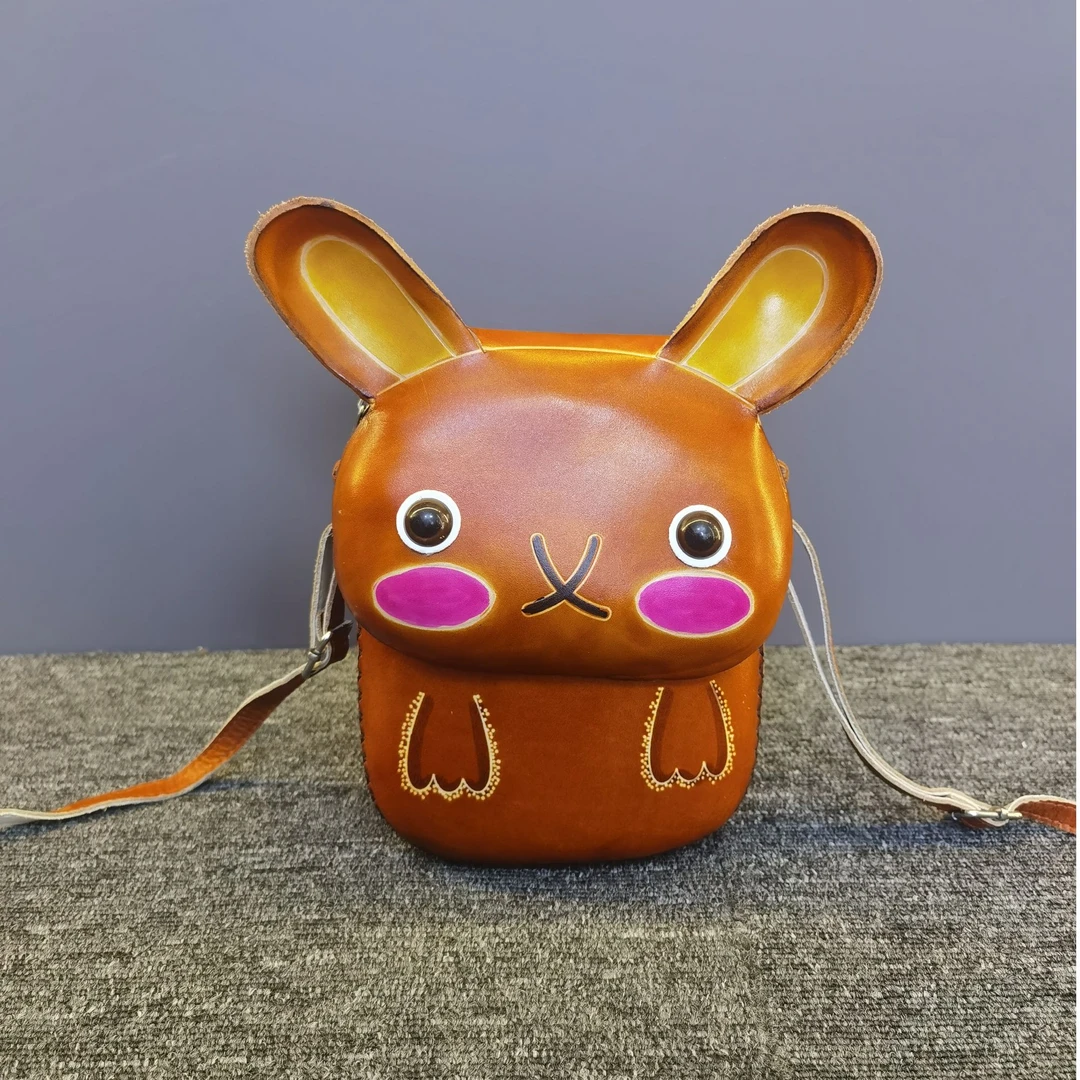 2025春夏新款头层牛皮小众时尚小兔子潮牌手工手绘真皮女新款挎包