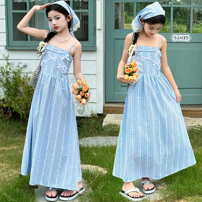 【嘻嘻柚】女童夏季2024新款海边度假法式蓝色格纹收腰吊带连衣裙潮