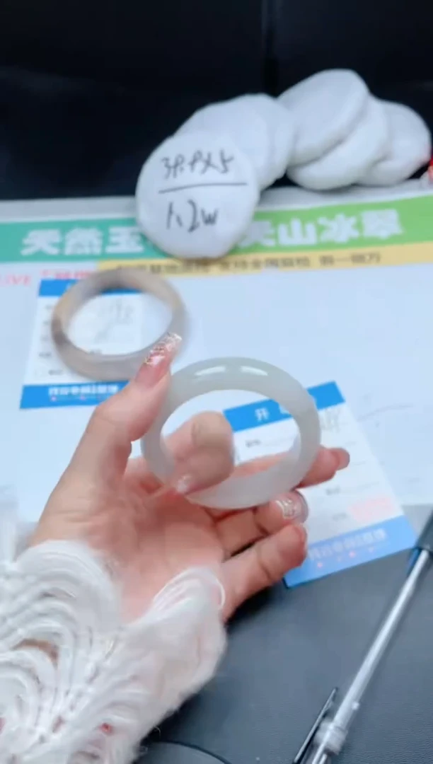 【闪购商品】石英质玉手镯未镶嵌299/51.6