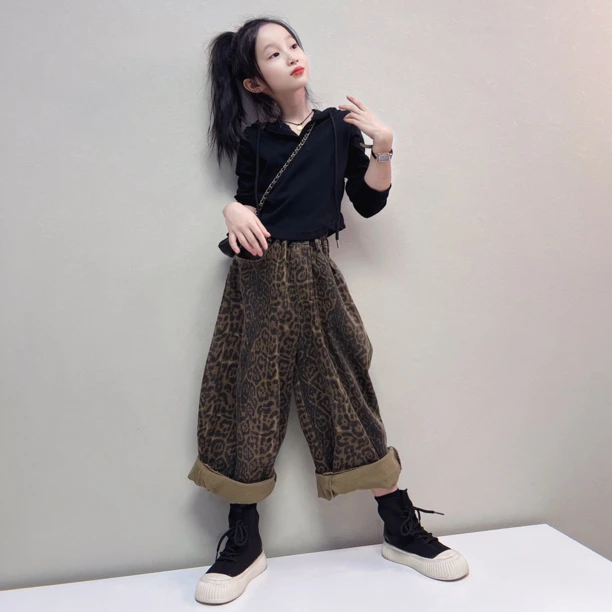 女童牛仔裤春秋2024新款韩版宽松豹纹休闲裤秋装儿童秋季连帽上衣