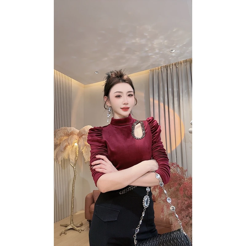 【美美专享】12992秋冬新款泡泡袖半高领镂空钻边天鹅绒长袖上衣女