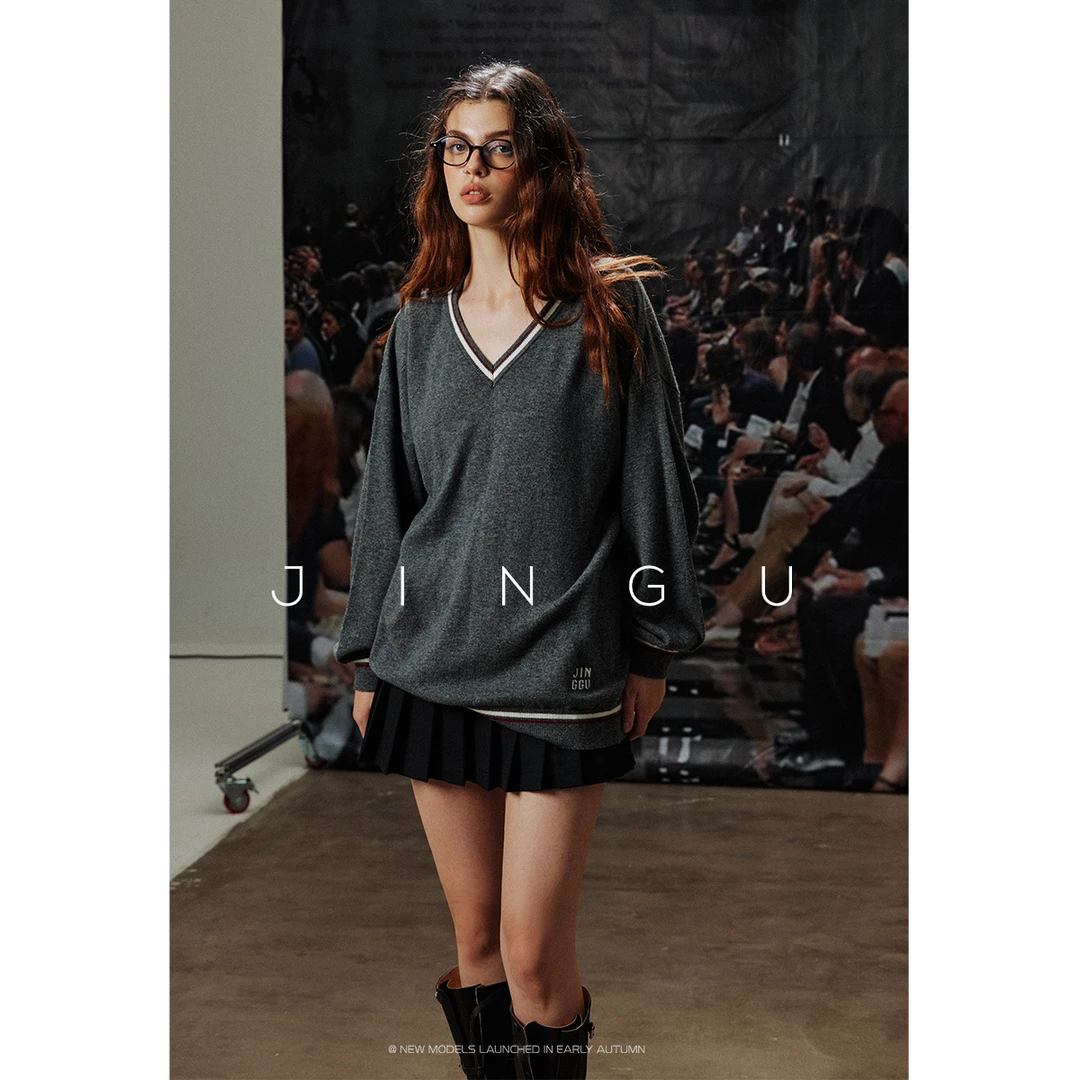 晶咕黑标绵羊毛混纺纱线+多种针法织V领撞色条纹针织衫JG12230201