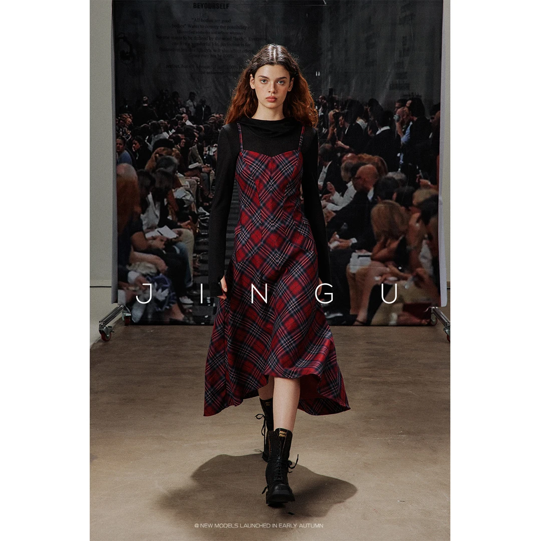 晶咕经典格纹色织面料法式复古撞色格纹收腰吊带连衣裙JG12240021