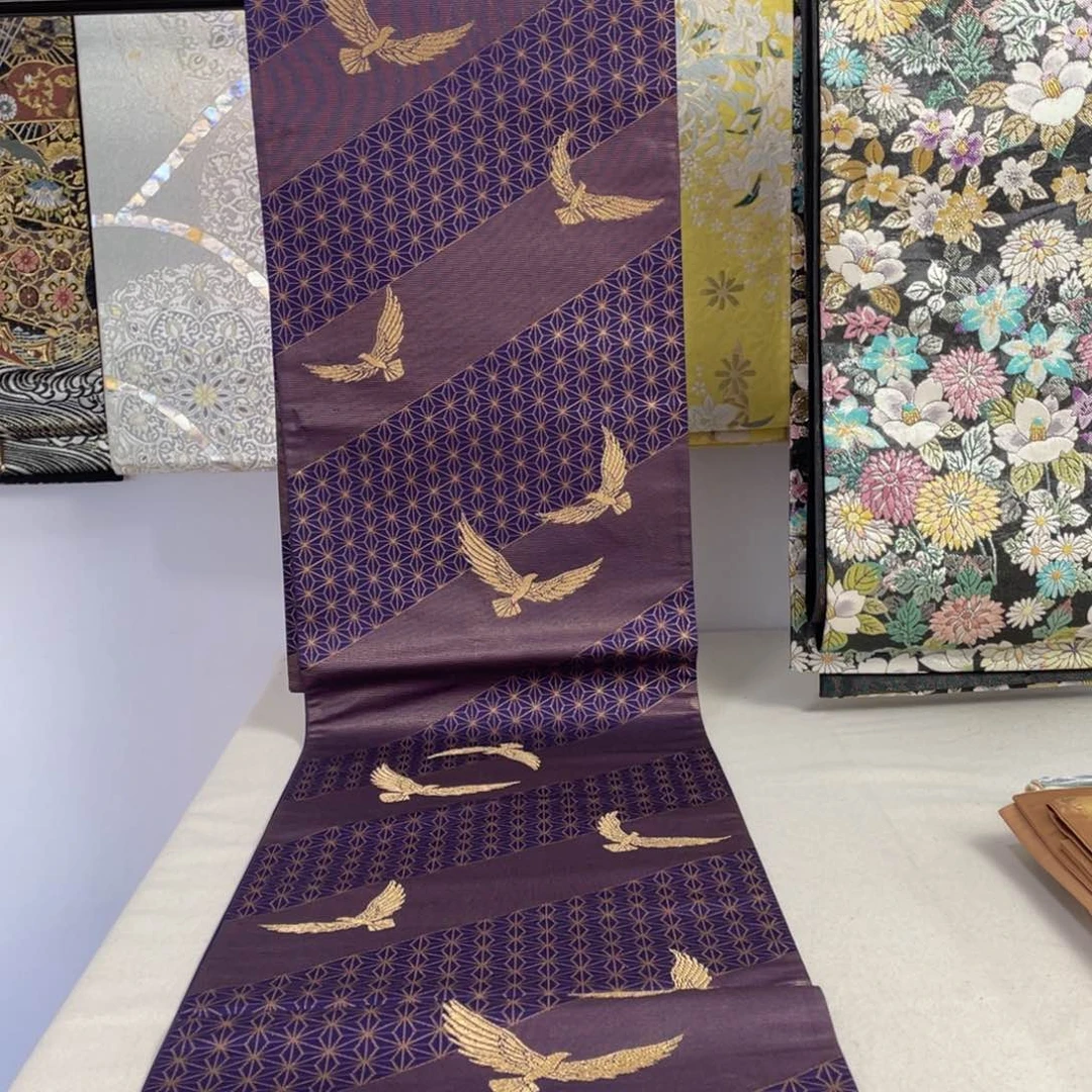 织绣紫色鸽子六通