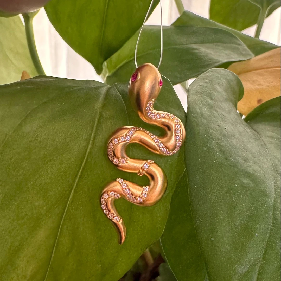 足金999灵蛇黄金吊坠轻奢灵蛇