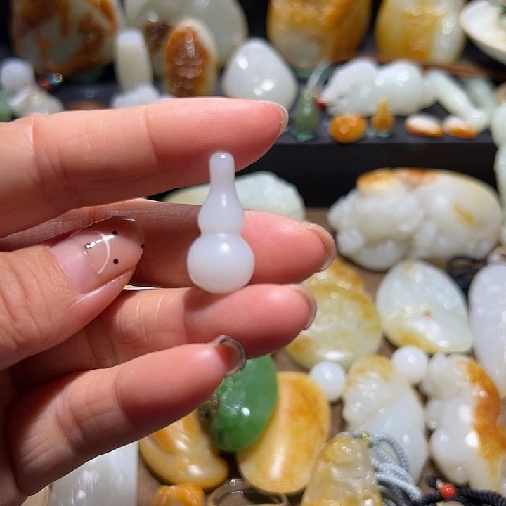 和田玉颈饰未镶嵌柴**器