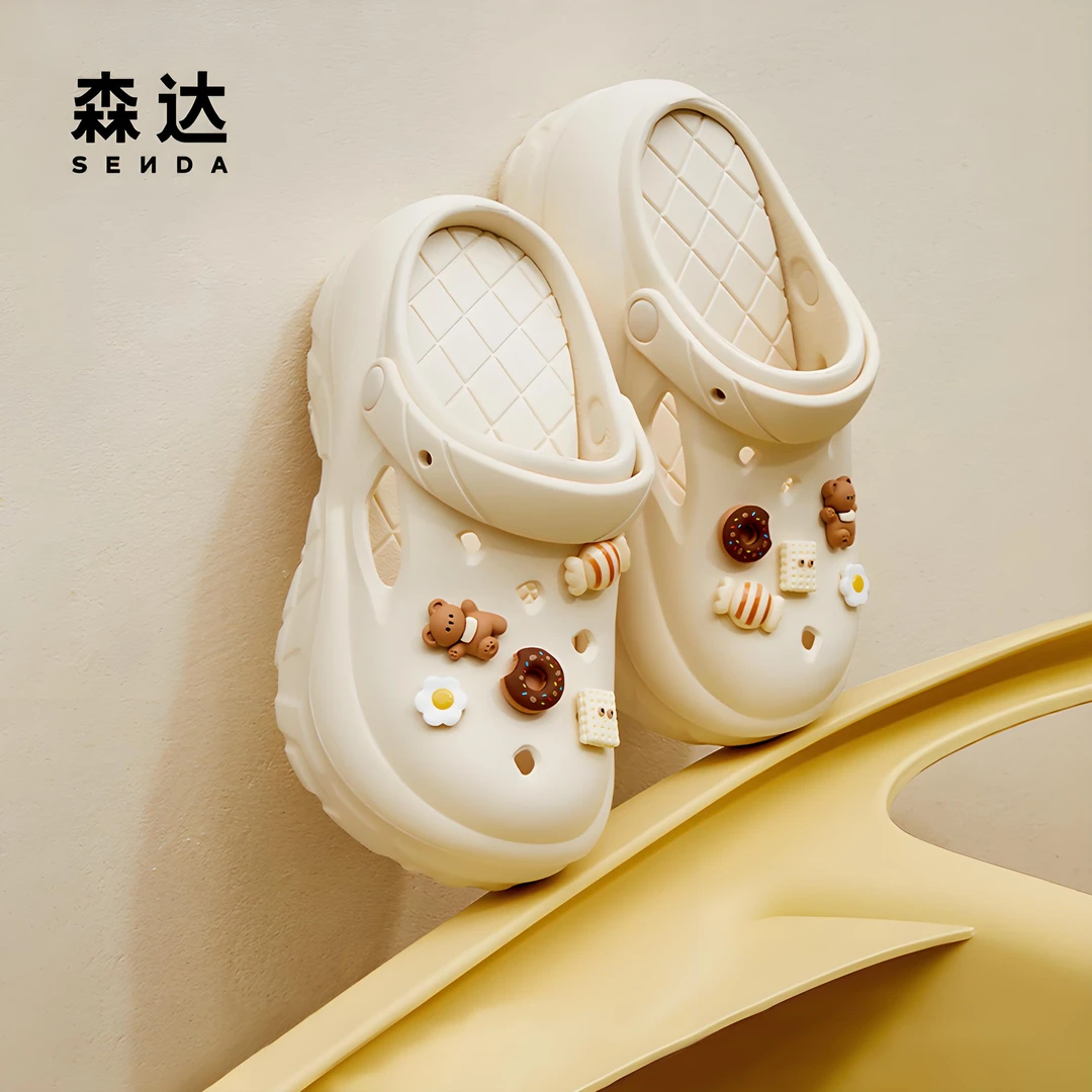 Senda/森达洞洞鞋女款夏季新款厚底外穿休闲舒适凉拖鞋ZBB44BH4