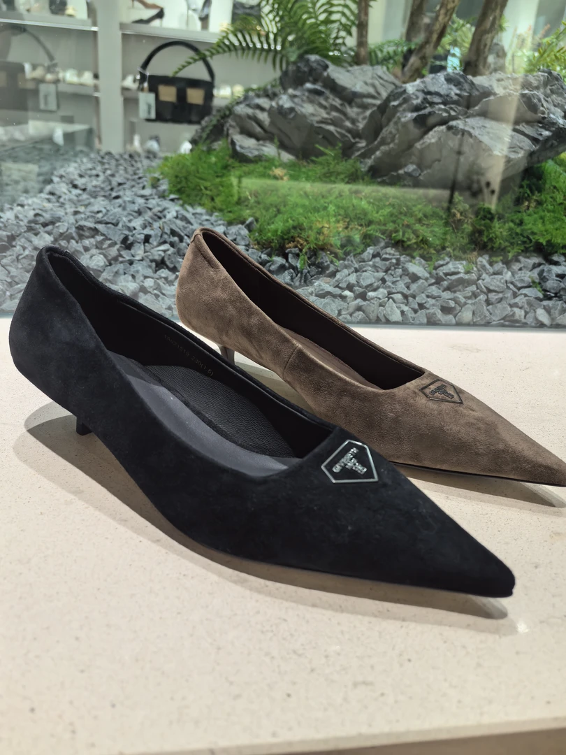 KAKA NUOYA   1519   HD气质尖头百搭低跟单鞋卡卡