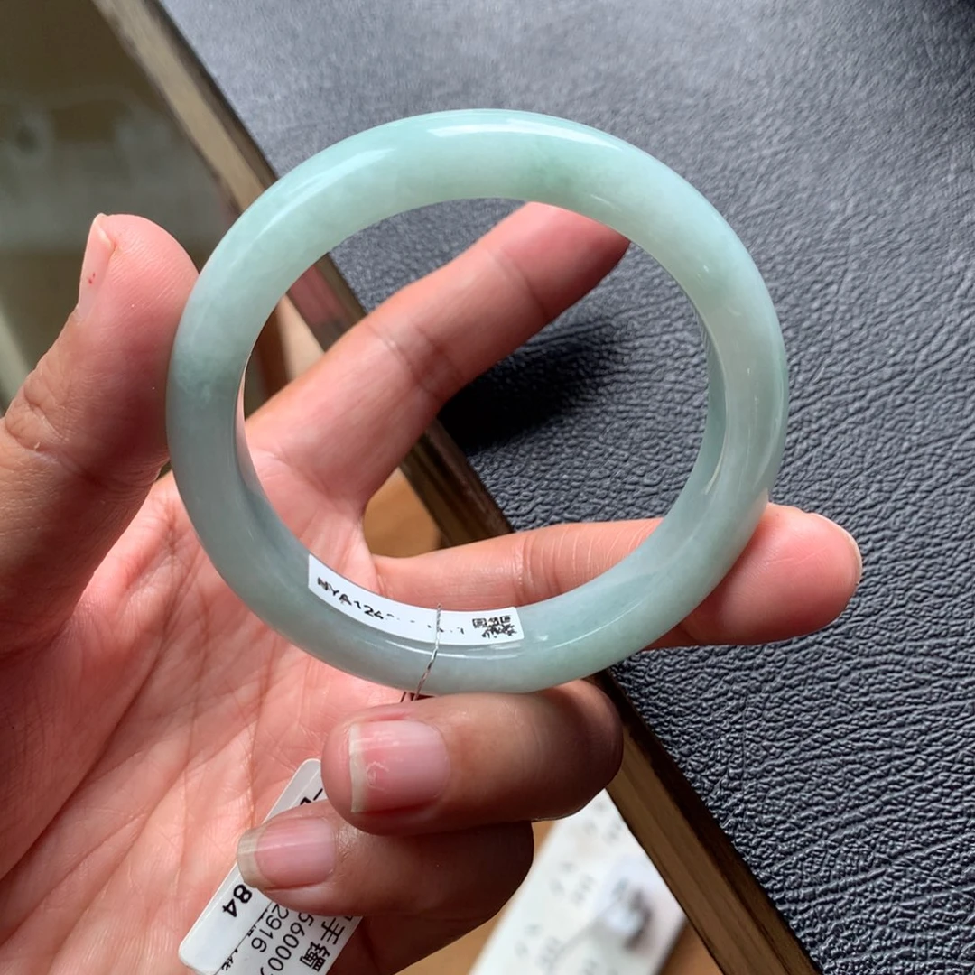 翡翠手镯未镶嵌一****?2号