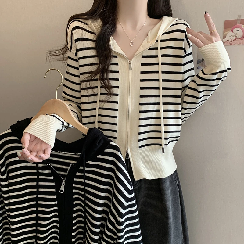 2024秋装新款大码女胖mm慵懒风开衫连帽条纹针织外套上衣百搭毛衣