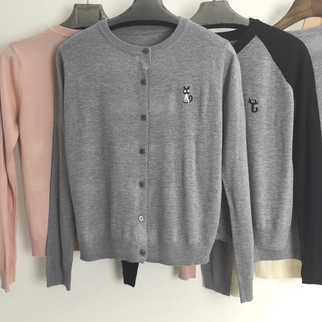 菲妮安 羊毛针织开衫 圆领小猫刺绣 百搭通勤款