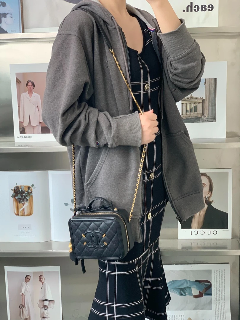 99新 Chanel/香奈儿 香奈儿vanity case相机小号黑金/无公价/优品