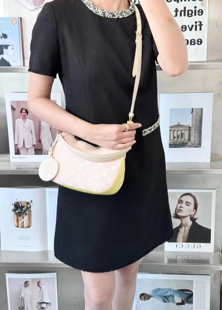 99新 LouisVuitton/路易威登 lv bagatelle牛角腋下拼色包/优品