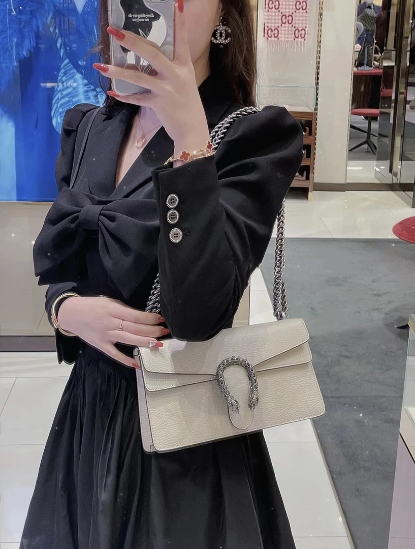 95新 GUCCI/古驰 gucci酒神中号钻扣白色链条斜挎包 /无公价/优品