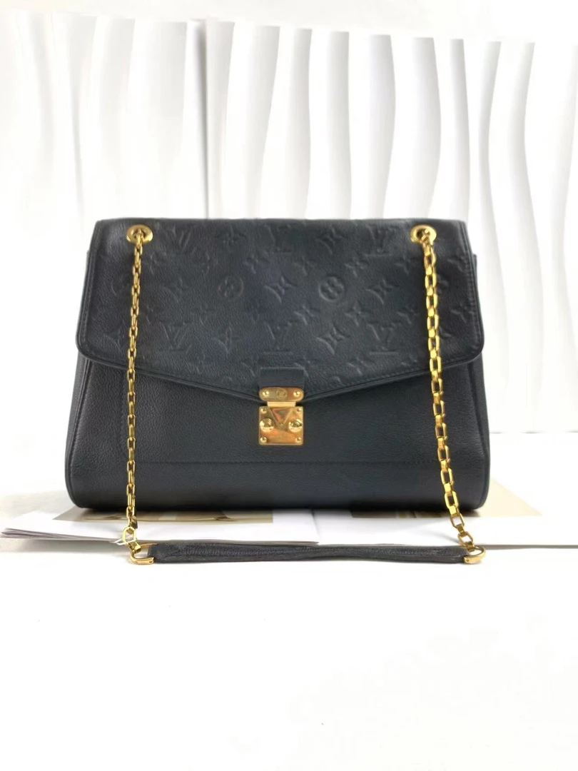 95新 LouisVuitton/路易威登 lv全皮黑压纹斜挎包/优品