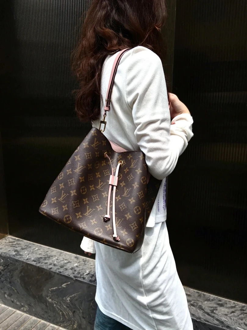 95新 LouisVuitton/路易威登 lv粉水桶/公价18200/优品