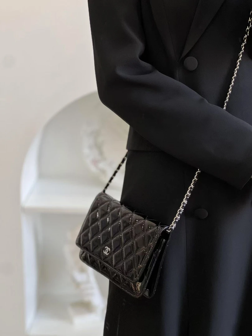 95新 Chanel/香奈儿 香奈儿发财woc黑银漆皮改色/优品