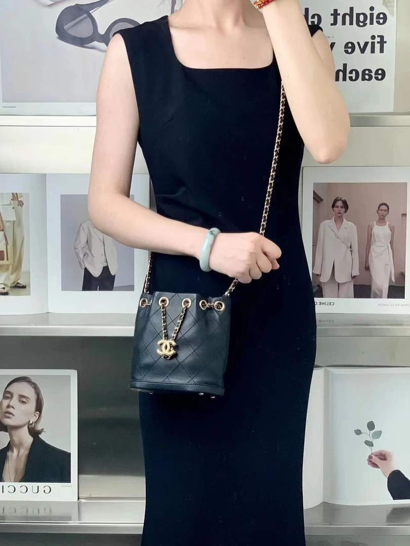 99新 Chanel/香奈儿 香奈儿抽绳水桶黑金/优品