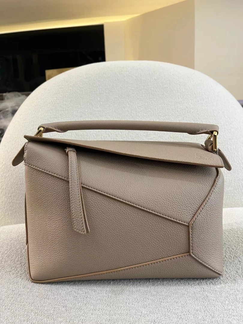 99新 LOEWE/罗意威 罗意威几何puzzle小号新款沙色包/优品