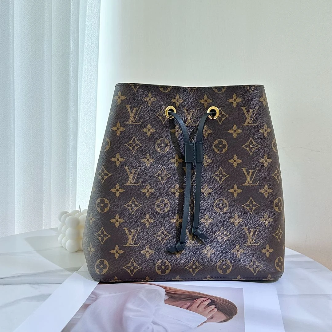 99新 LouisVuitton/路易威登 lv黑桶黑水桶单肩包/公价15000/优品