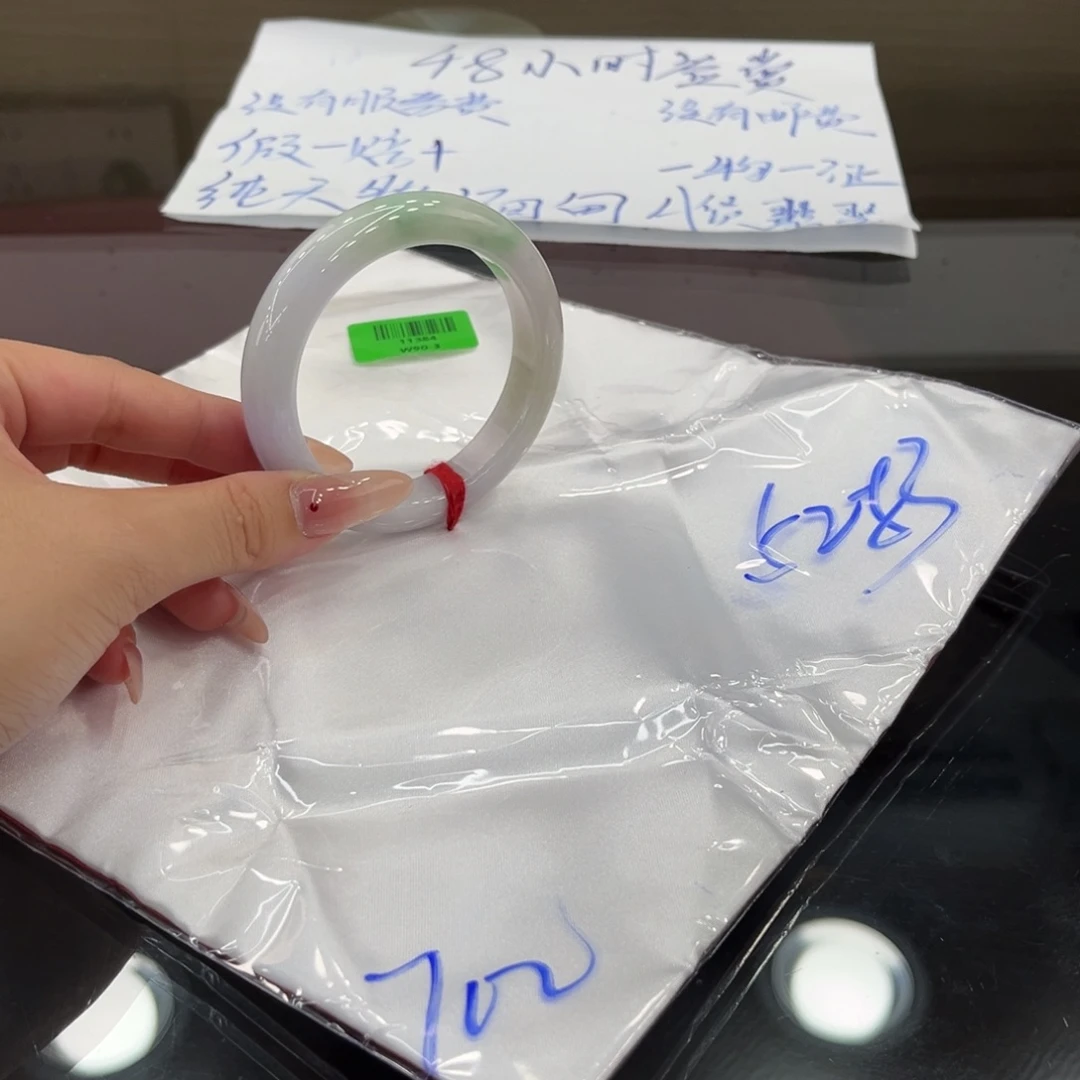 翡翠手镯未镶嵌523圈了