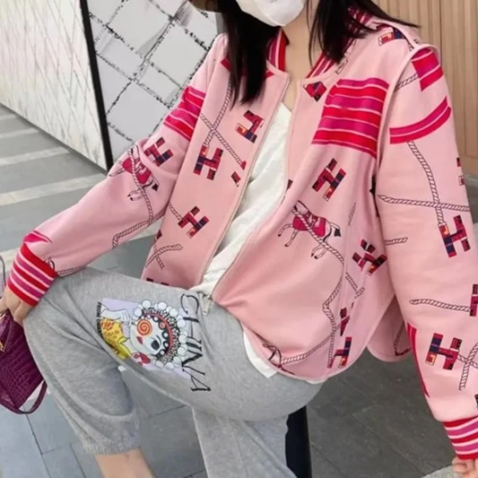 2025年秋季潮流网红爆款棒球服网红新款时尚2025今年流行的外套