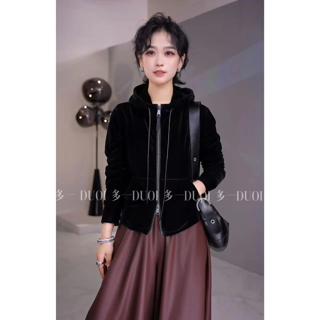多一“丝绒可可”2024秋季复古双拉链设计抽绳连帽洋气丝绒卫衣