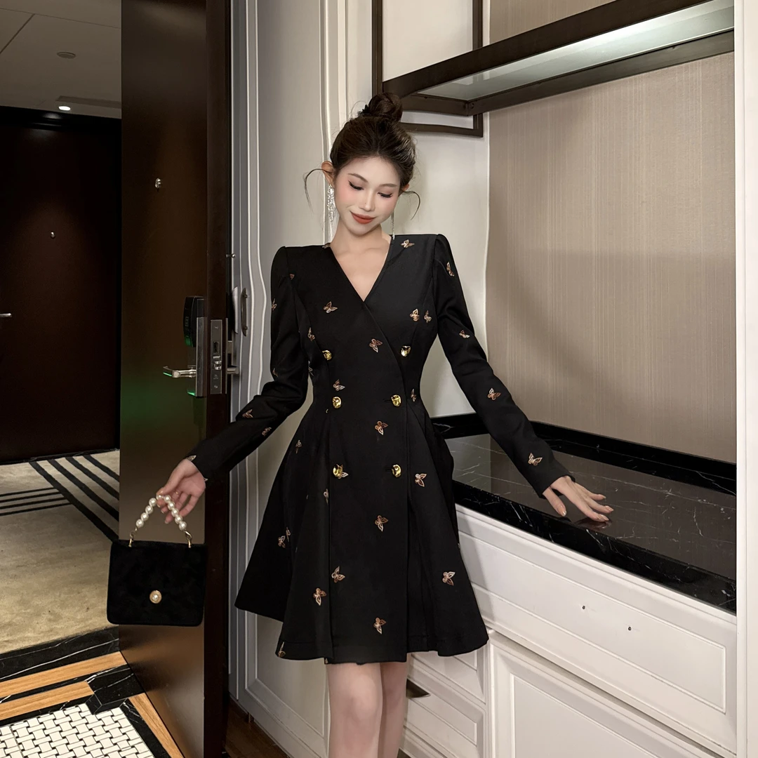 【惠子原创】气质时尚修身优雅法式轻熟蝴蝶刺绣设计感连衣裙21512