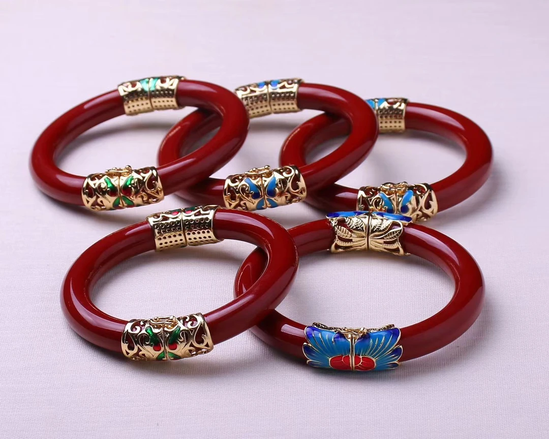 【橙子珠宝】（精品）女款时尚百搭精美深海红宝石磁吸美人镯红运当头