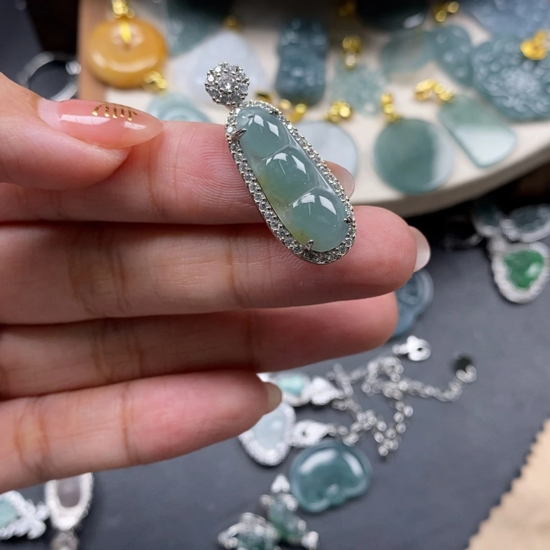 翡翠颈饰未镶嵌翡翠